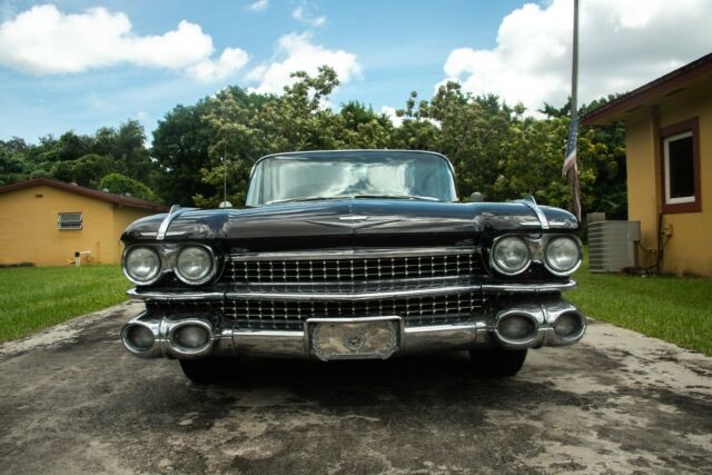 Cadillac Series 62 1959 image number 2