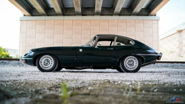 Jaguar E-Type 1970 image number 1