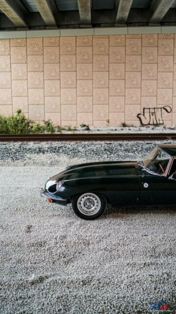 Jaguar E-Type 1970 image number 27