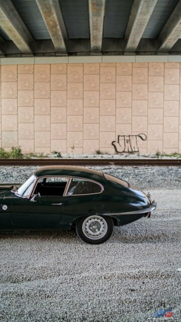 Jaguar E-Type 1970 image number 28