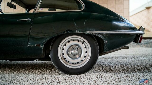 Jaguar E-Type 1970 image number 31