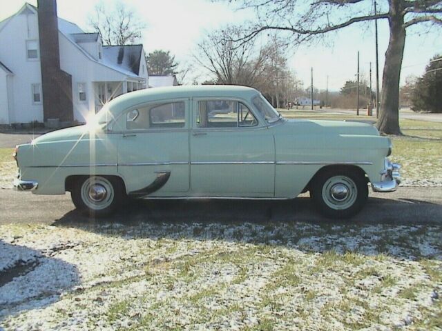 Chevrolet Bel Air/150/210 1953 image number 2