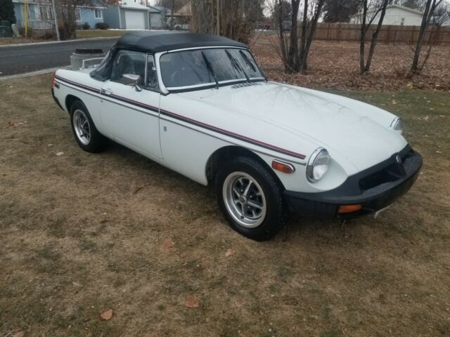 MG MGB 1977 image number 19