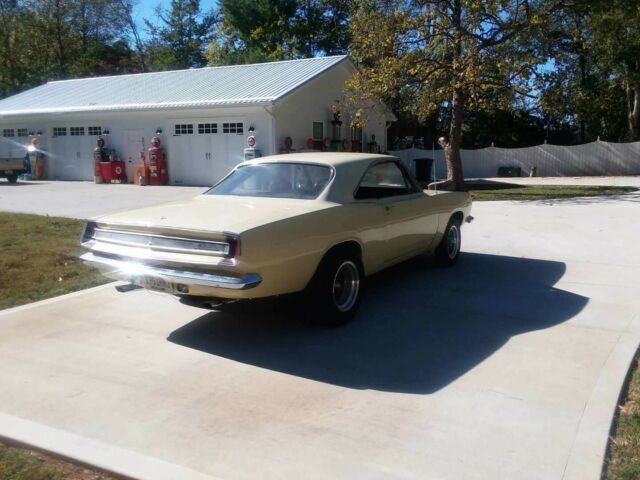 Plymouth Barracuda 1967 image number 2