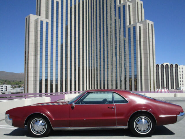 Oldsmobile Toronado 1967 image number 0