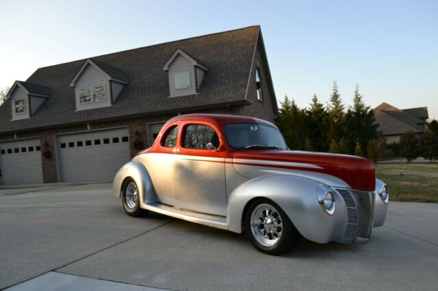 Ford Coupe Deluxe 1940 image number 1