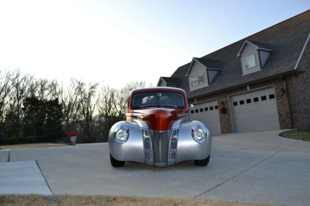 Ford Coupe Deluxe 1940 image number 2