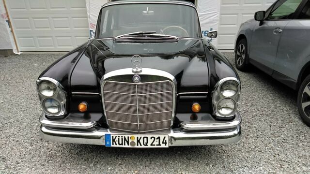 Mercedes-Benz 200-Series 1964 image number 13