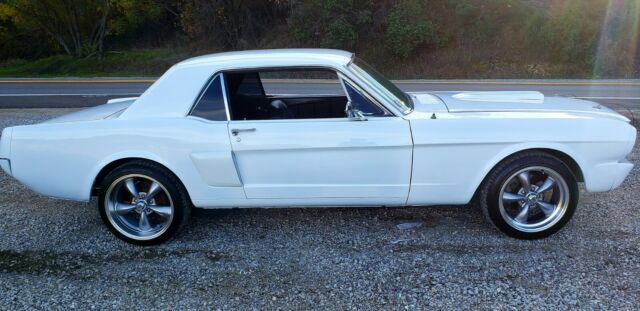 Ford Mustang 1966 image number 21