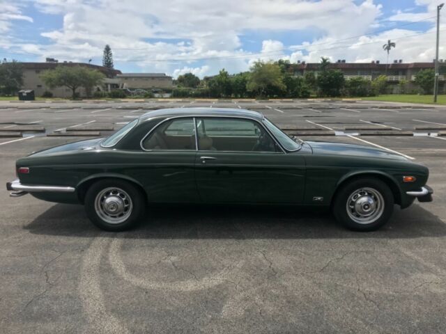 Jaguar XJ6 1977 image number 27