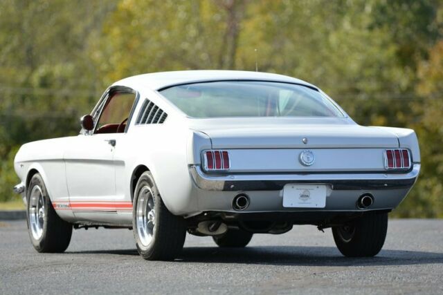 Ford Mustang 1965 image number 15