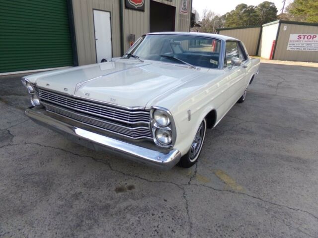 Ford Galaxie 1966 image number 31