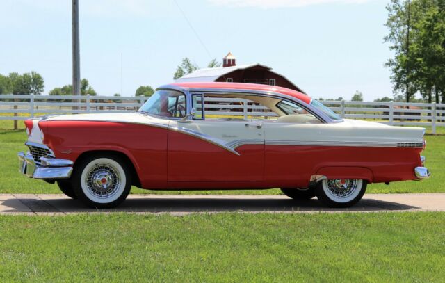 Ford Crown Victoria 1956 image number 2