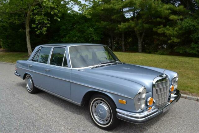 Mercedes-Benz 200-Series 1972 image number 25