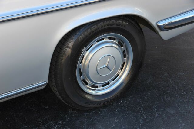 Mercedes-Benz C-Class 1973 image number 12