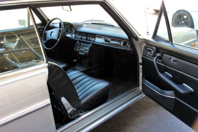 Mercedes-Benz C-Class 1973 image number 23