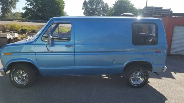 Ford E-Series Van 1975 image number 15