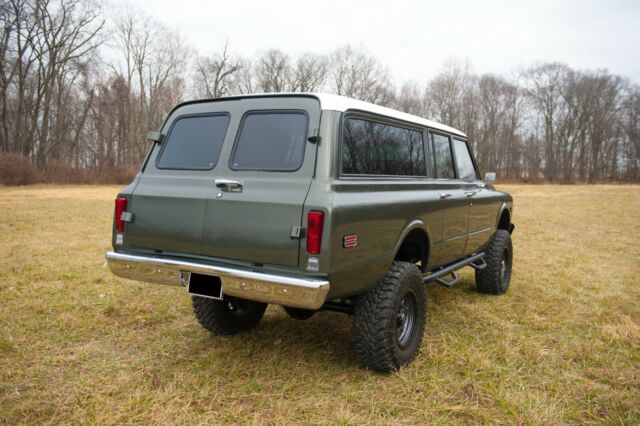 Chevrolet Suburban 1972 image number 11