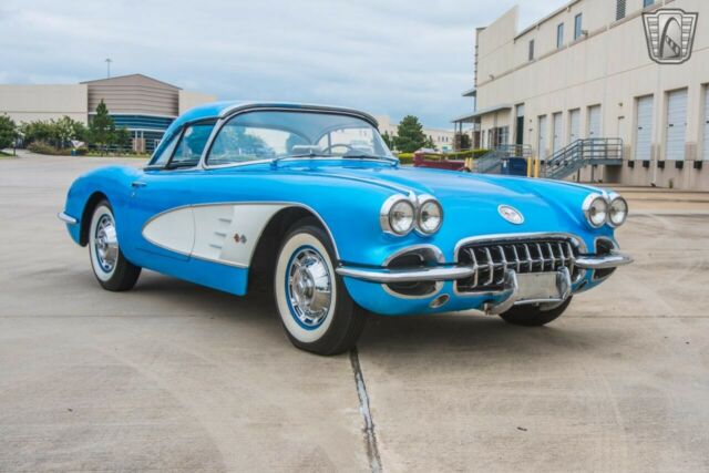 Chevrolet Corvette 1960 image number 21