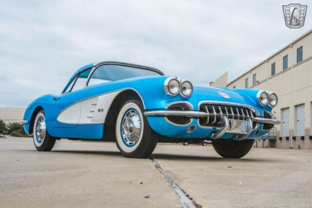 Chevrolet Corvette 1960 image number 22