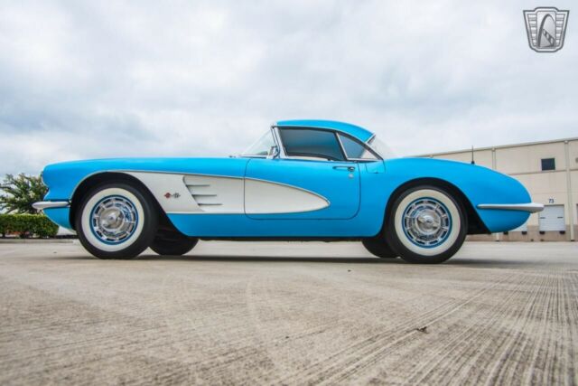 Chevrolet Corvette 1960 image number 31