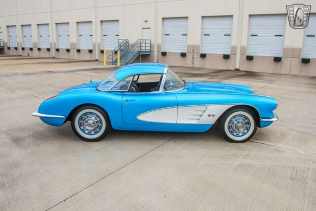 Chevrolet Corvette 1960 image number 41