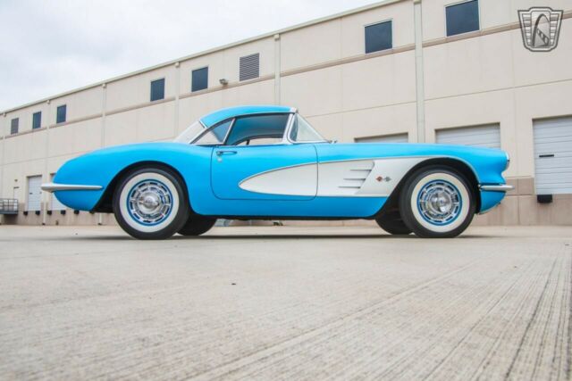 Chevrolet Corvette 1960 image number 43