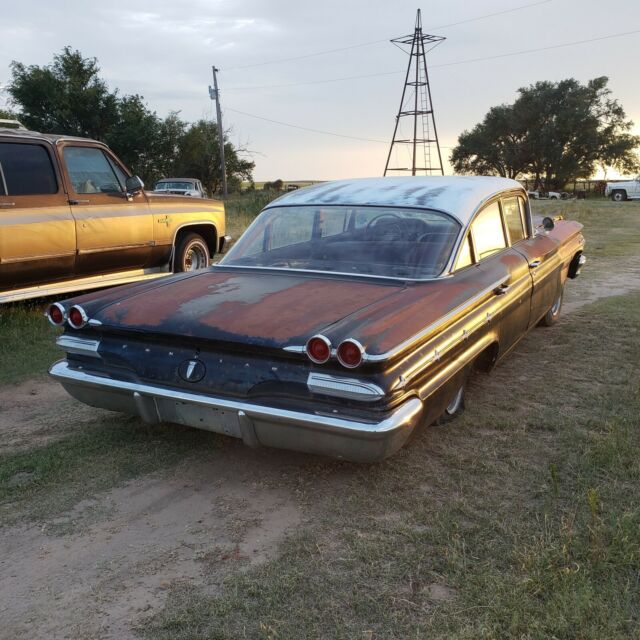 Pontiac Laurentian 1960 image number 0