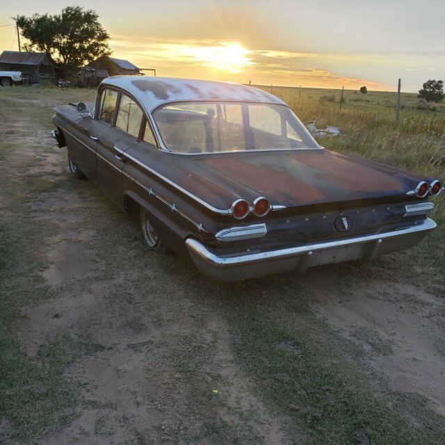 Pontiac Laurentian 1960 image number 2