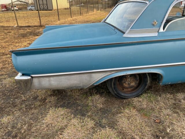 Ford Galaxie 1961 image number 4