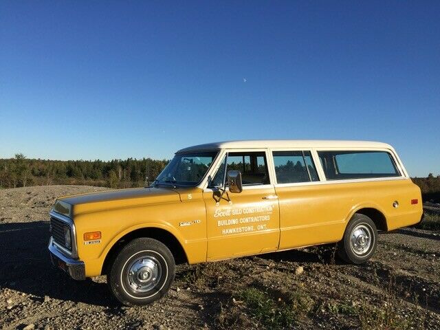 Chevrolet Suburban 1972 image number 13