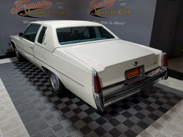 Cadillac DeVille 1977 image number 28