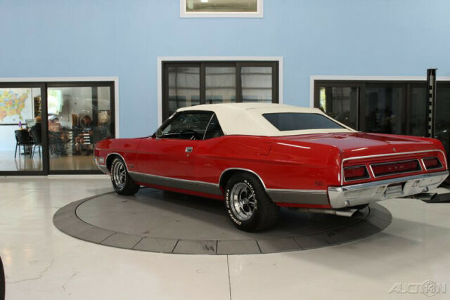 Ford LTD 1971 image number 2