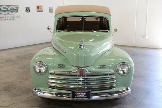 Ford Deluxe 1942 image number 4