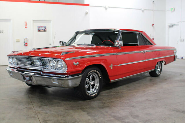 Ford Galaxie 1963 image number 1