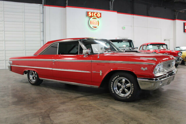 Ford Galaxie 1963 image number 29