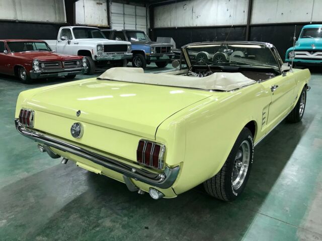 Ford Mustang 1966 image number 28