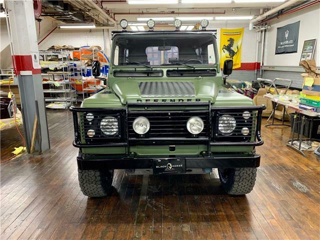 Land Rover Defender 1970 image number 1