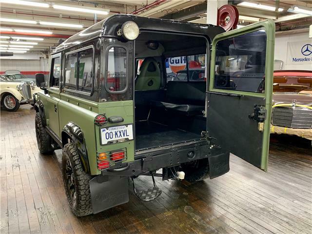 Land Rover Defender 1970 image number 13