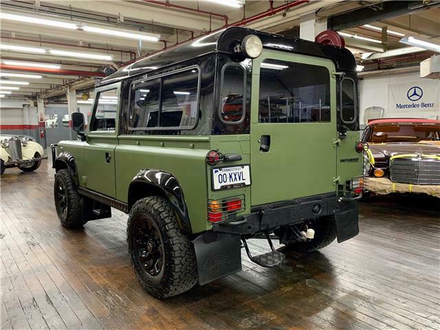 Land Rover Defender 1970 image number 26