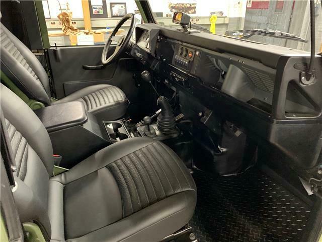 Land Rover Defender 1970 image number 29