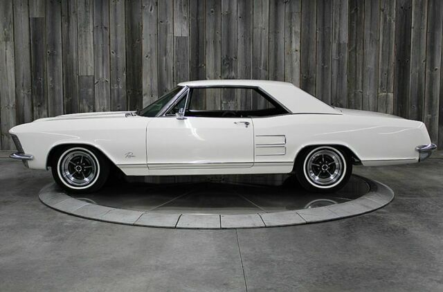 Buick Riviera 1963 image number 17