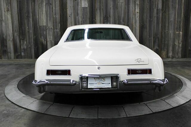 Buick Riviera 1963 image number 18