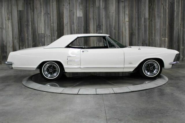 Buick Riviera 1963 image number 4