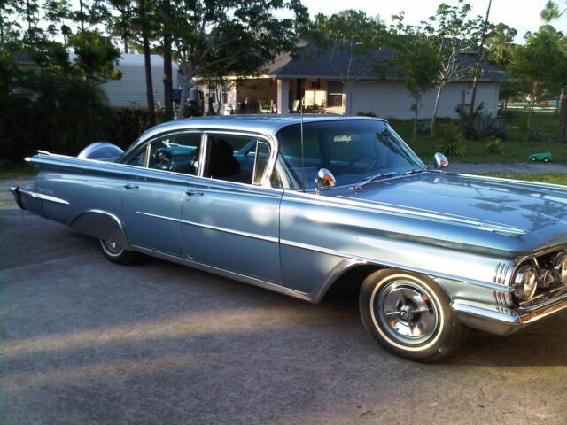 Oldsmobile Ninety-Eight 1959 image number 2