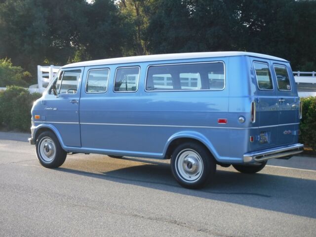 Ford E-Series Van 1972 image number 1