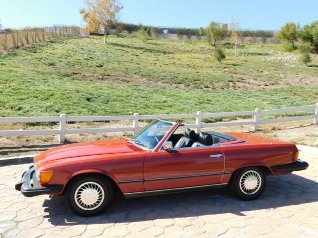 Mercedes-Benz SL-Class 1977 image number 1