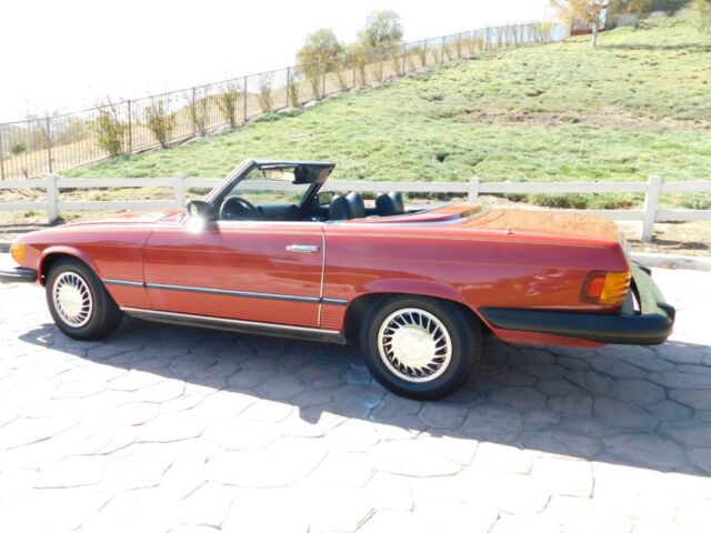 Mercedes-Benz SL-Class 1977 image number 33