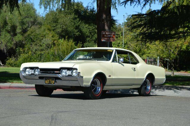 Oldsmobile Cutlass 1967 image number 0