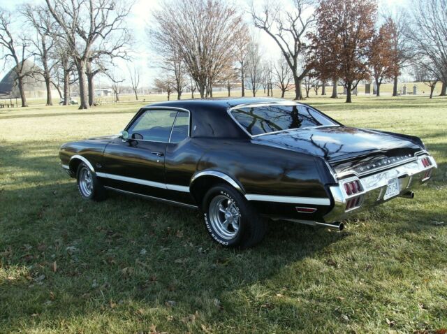 Oldsmobile Cutlass 1972 image number 2